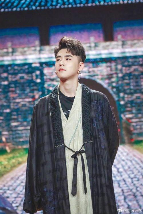 最新爆料張?jiān)评?揭秘娛樂(lè)圈背后的驚人真相